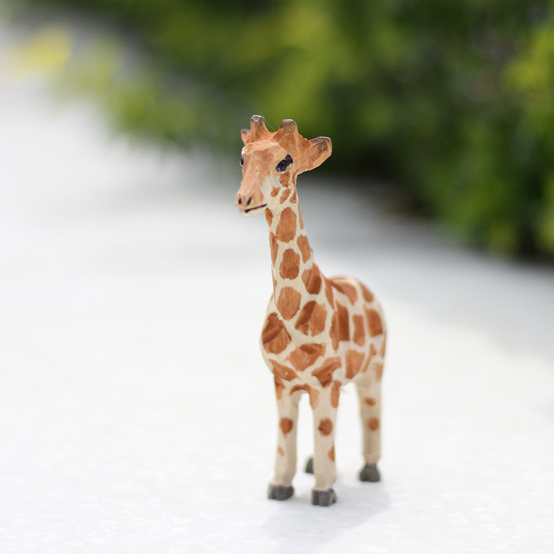 Girafe en Bois de Tilleul – Figurine Facette Artisanale Fait Main