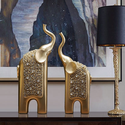 Duo éléphants résine bleu et doré sur une commode – ambiance chaleureuse, décoration couple ou famille