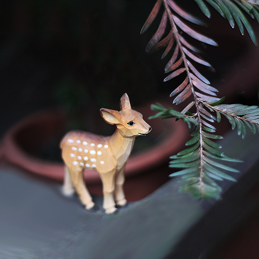 Biche en Bois de Tilleul – Figurine Facette Artisanale Fait Main