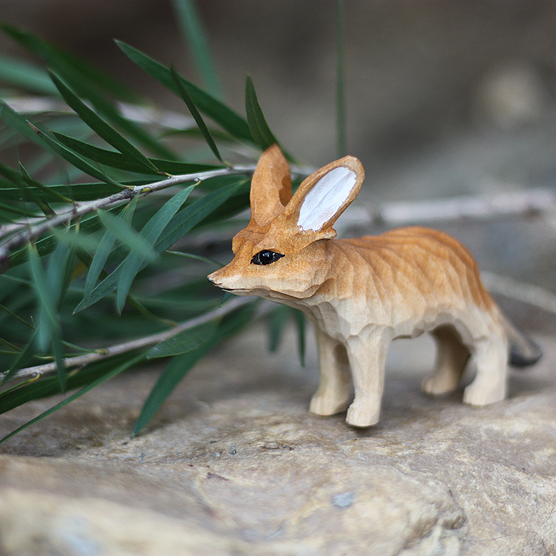Renard Fennec en Bois de Tilleul – Figurine Facette Artisanale Fait Main