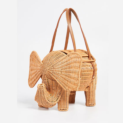 Sac éléphant en rotin tressé fait main – panier femme bohème chic forme éléphant, vue de face fond blanc