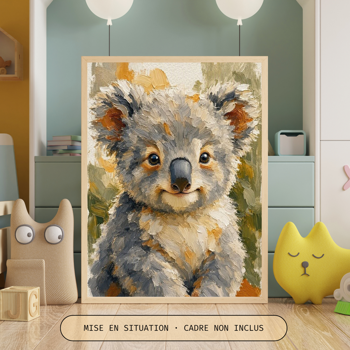 Affiche bébé koala présentée au mur dans une chambre d’enfant pastel, cadre non inclus