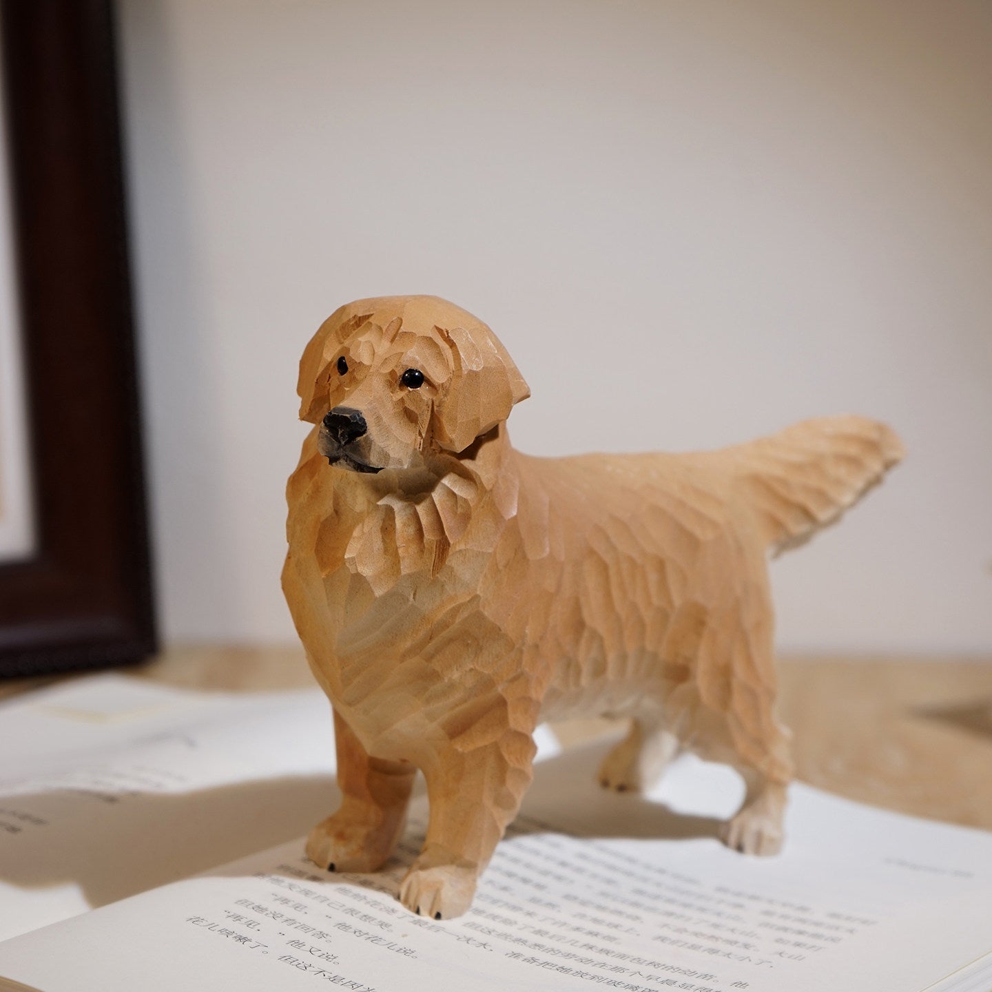 Figurine labrador en bois