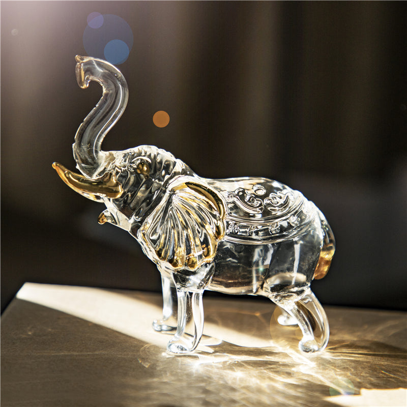 statuette éléphant en verre trompe levée 