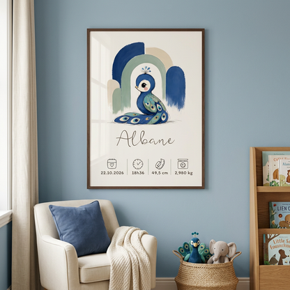 Affiche paon Albane dans un cadre bois foncé A2 dans un coin lecture bleu et animaux