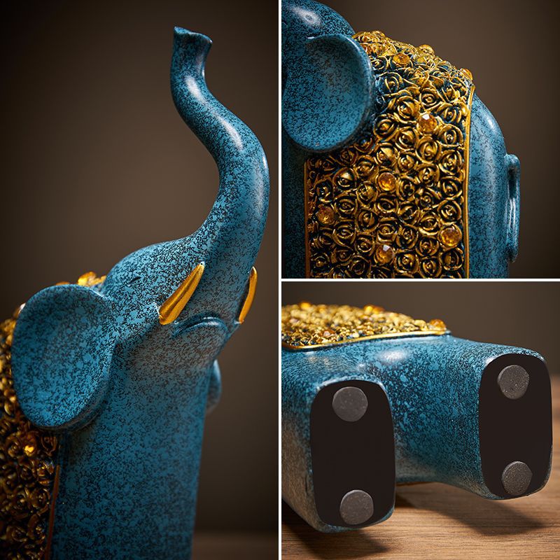 Figurines éléphants bleu et or en résine posées sur une console, décoration intérieure élégante