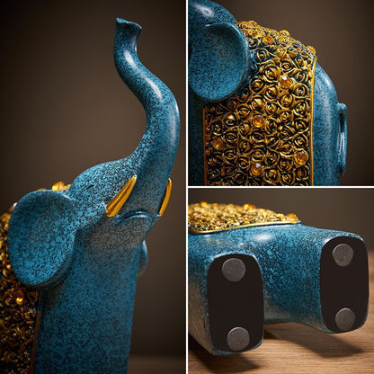 Figurines éléphants bleu et or en résine posées sur une console, décoration intérieure élégante