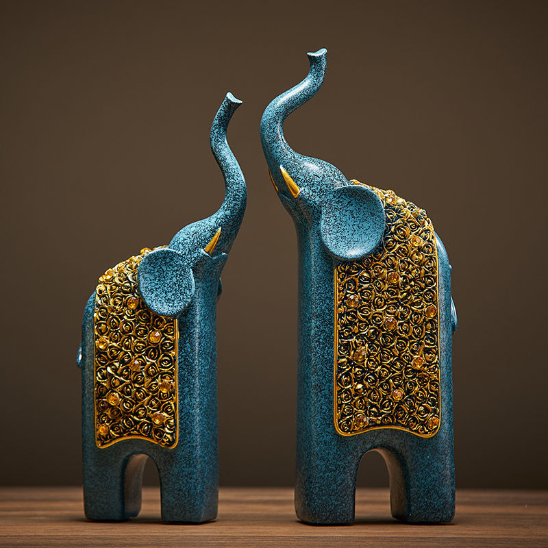 Statues éléphants bleu et or en résine posées sur une étagère, décoration intérieure douce