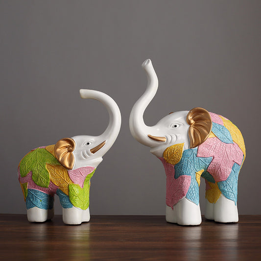 Éléphants décoratifs blancs avec motifs feuilles multicolores et dorures – duo de figurines en résine pour décoration intérieure poétique