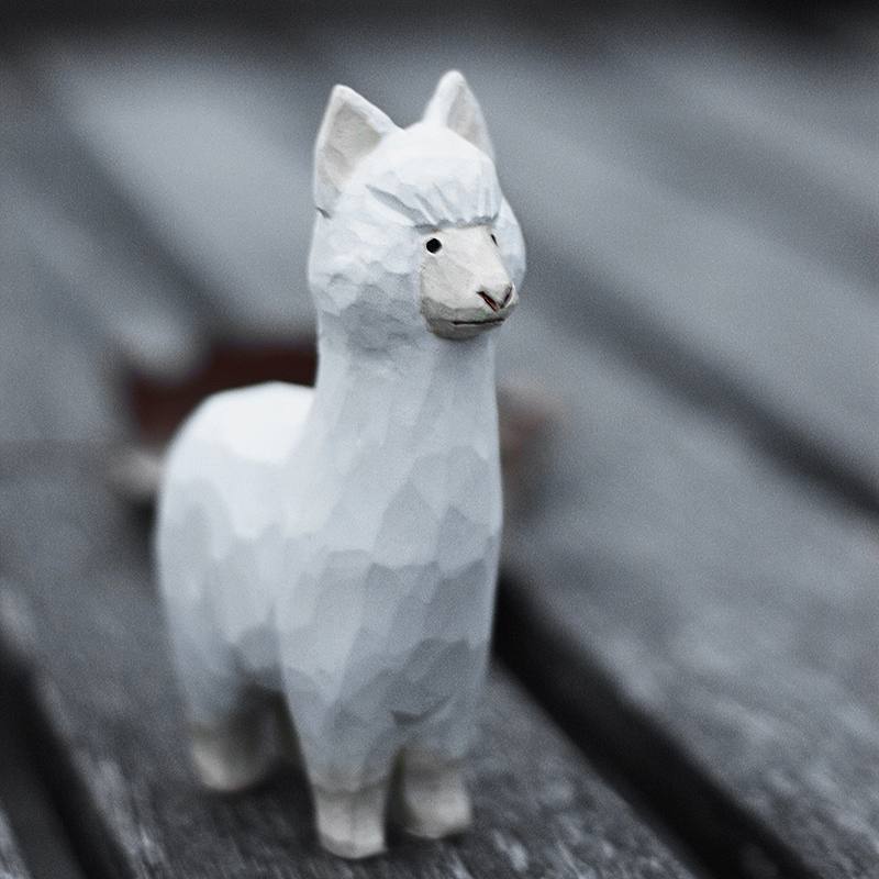 Alpaga en Bois de Tilleul – Figurine Facette Artisanale Fait Main