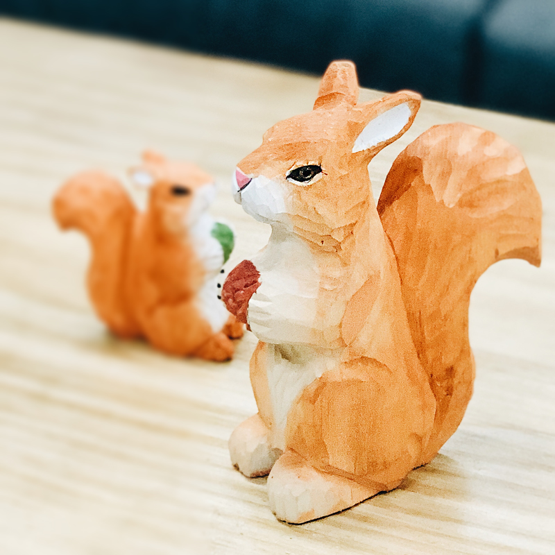 Écureuil en Bois de Tilleul – Figurine Facette Artisanale Fait Main