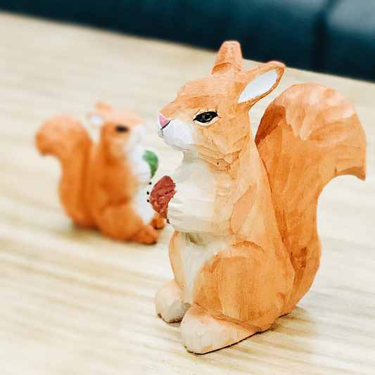 Écureuil en Bois de Tilleul – Figurine Facette Artisanale Fait Main