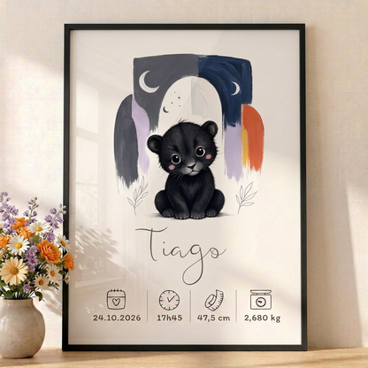 Gros plan de la Panthère noire Tiago en cadre noir avec un bouquet assorti
