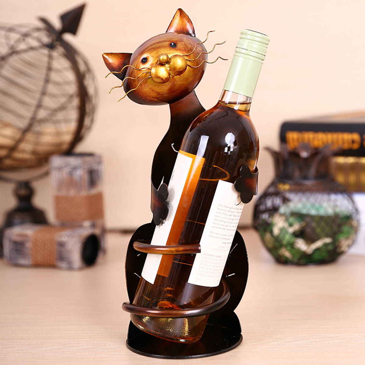 Porte-bouteille chat en métal avec bouteille de vin rosé, idée cadeau déco originale