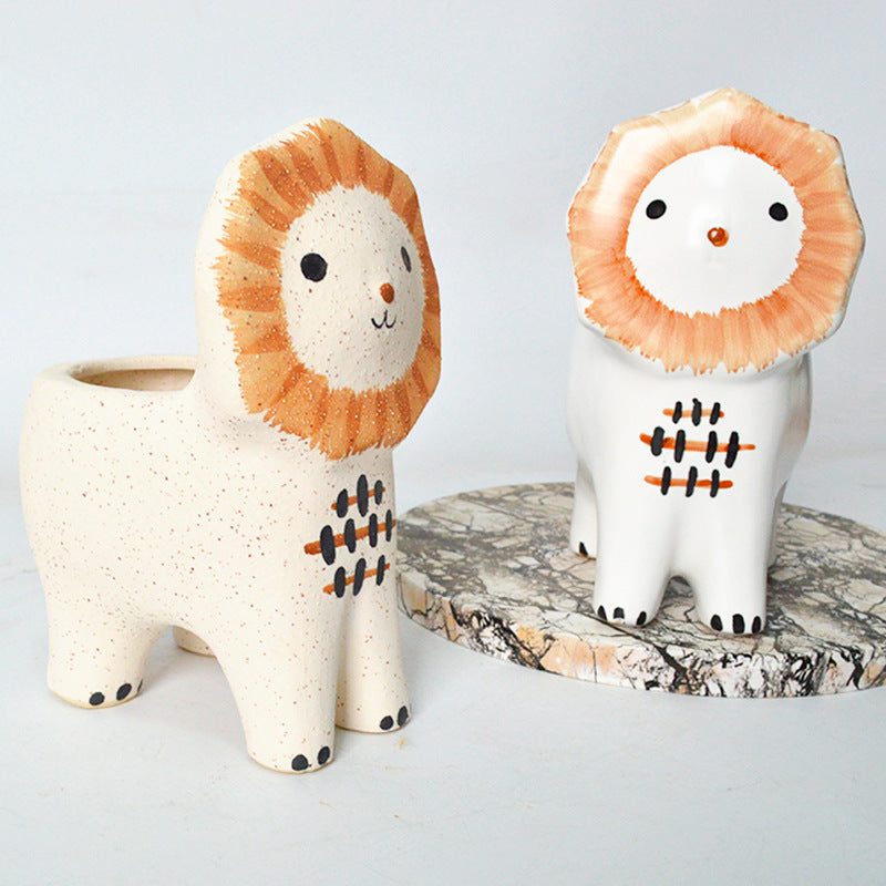 Pot céramique lion cartoon – détail du visage sculpté