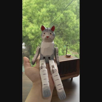 Chat Gris et Blanc Articulé en Bois – Figurine Gardien d'Étagère Sculptée à la Main