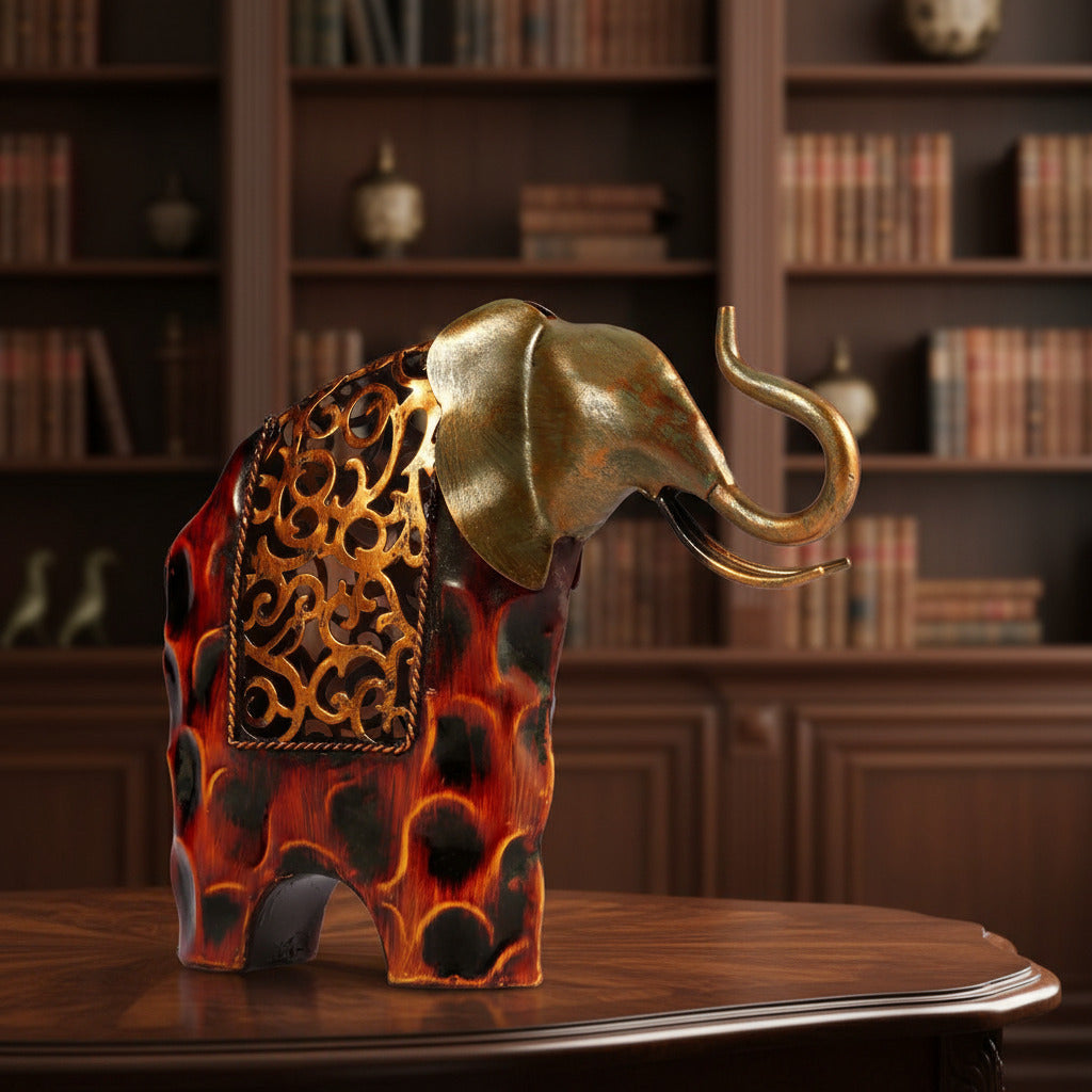 Statue éléphant en métal ajouré posée sur une table basse dans un salon décoré de motifs orientaux